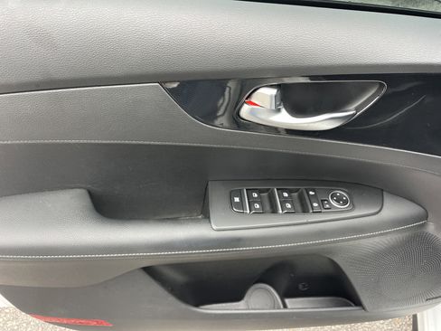 Used 2023 Kia Forte GT-Line w/ GT-Line Premium Package image 11