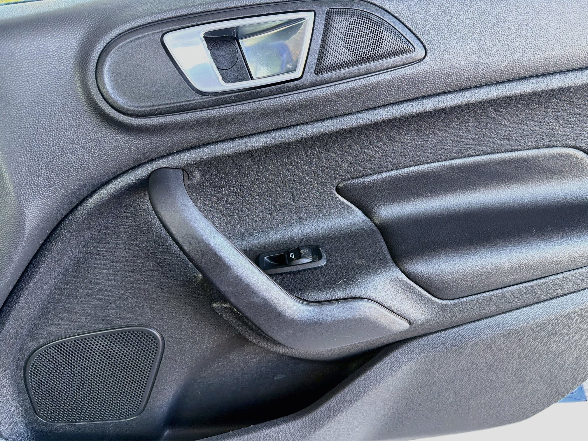 Used 2015 Ford Fiesta Titanium FWD image 31