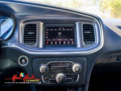 Used 2019 Dodge Charger SXT image 12