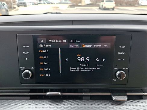 Used 2024 Kia Carnival LX image 16