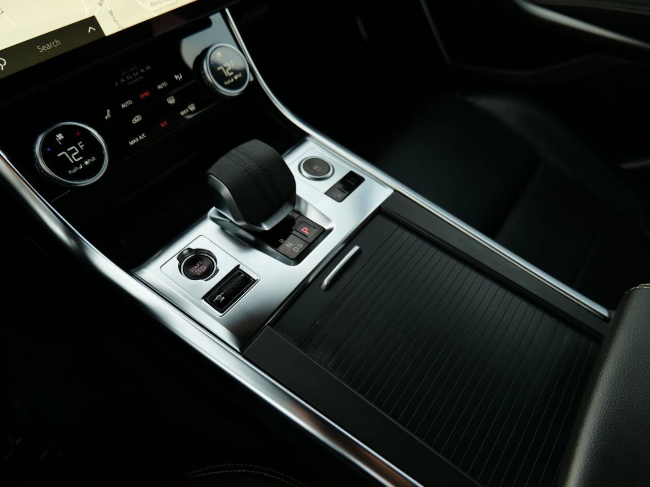 Used 2024 Jaguar XF R-Dynamic SE AWD/4WD image 32
