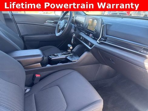 Used 2024 Kia Sportage LX image 17