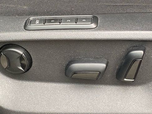 Certified 2023 Volkswagen Atlas Cross Sport SEL image 8