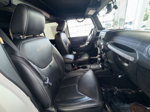 Used 2016 Jeep Wrangler Unlimited Sahara w/ Dual Top Group AWD/4WD image 24