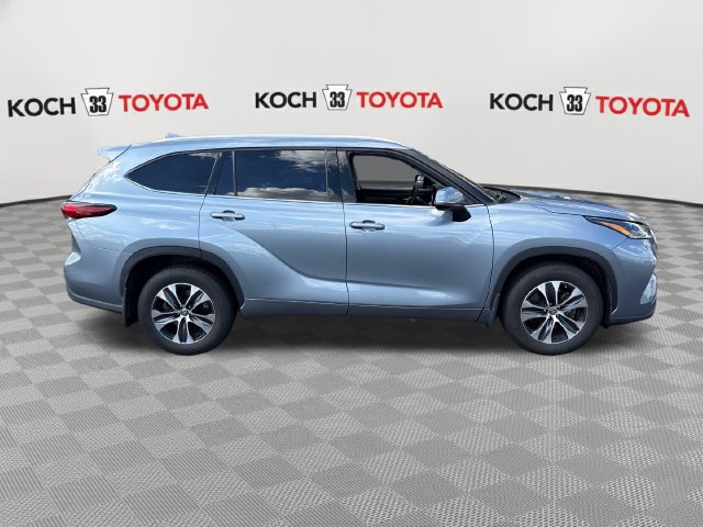 Used 2021 Toyota Highlander XLE AWD/4WD image 9