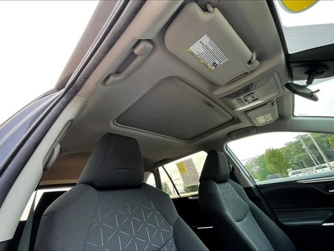 Used 2021 Toyota RAV4 XLE w/ Convenience Package image 22