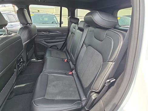 Certified 2025 Jeep Grand Cherokee Altitude image 13