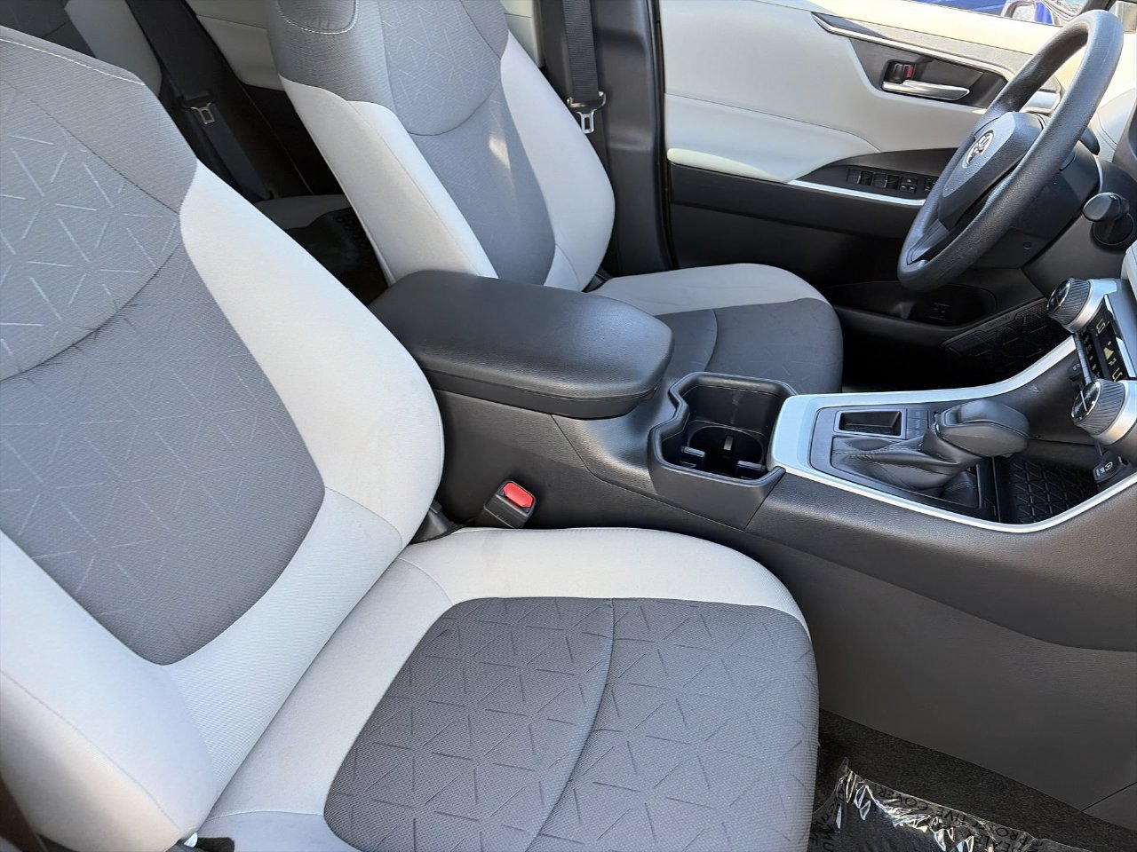 Used 2025 Toyota RAV4 XLE w/ Convenience Package FWD image 10