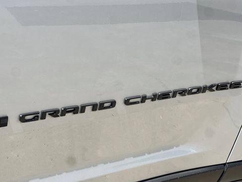 Used 2024 Jeep Grand Cherokee Altitude AWD/4WD image 23