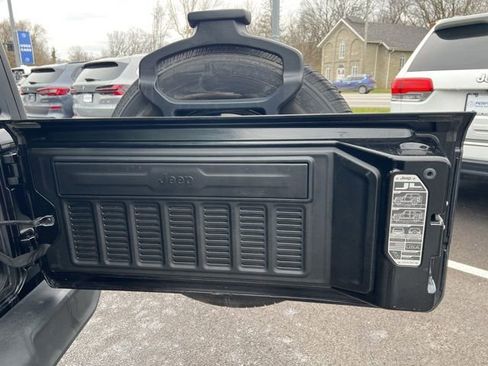 Used 2019 Jeep Wrangler Sport S image 22