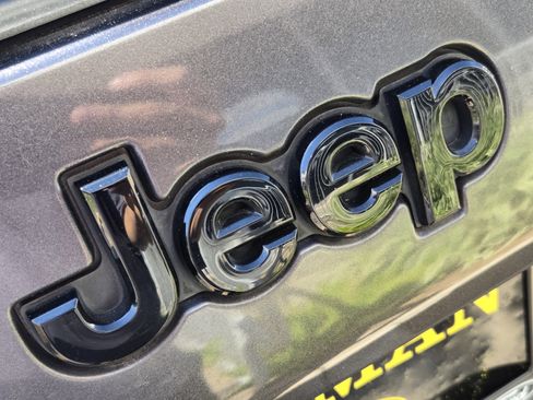 Used 2020 Jeep Cherokee Latitude Plus FWD image 8