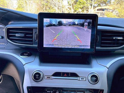 Used 2022 Ford Explorer XLT w/ Equipment Group 202A image 14