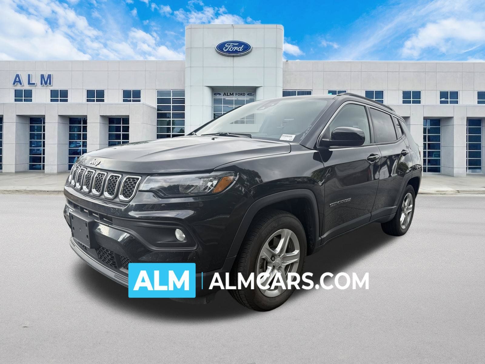 Used 2024 Jeep Compass Latitude AWD/4WD image 1