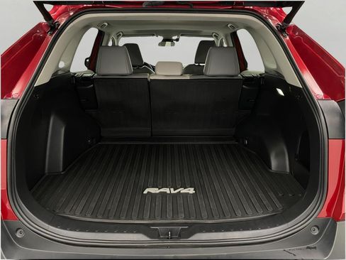 Used 2022 Toyota RAV4 XLE Premium AWD/4WD image 6