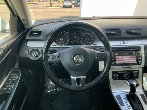 Used 2010 Volkswagen Passat Komfort FWD image 16