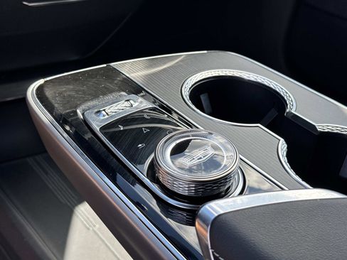 Used 2025 Cadillac Lyriq Luxury w/ LPO, Floor Liner Package AWD/4WD image 23