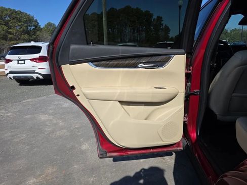 Used 2019 Cadillac XT5 AWD image 43