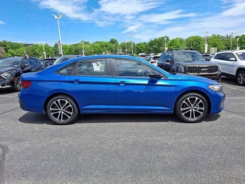 Used 2023 Volkswagen Jetta Sport FWD image 9