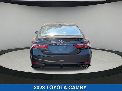 Used 2023 Toyota Camry SE image 5
