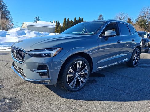Used 2023 Volvo XC60 B5 Plus image 3