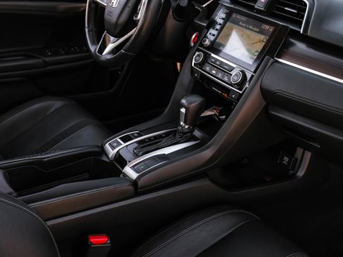 Used 2019 Honda Civic Touring image 24