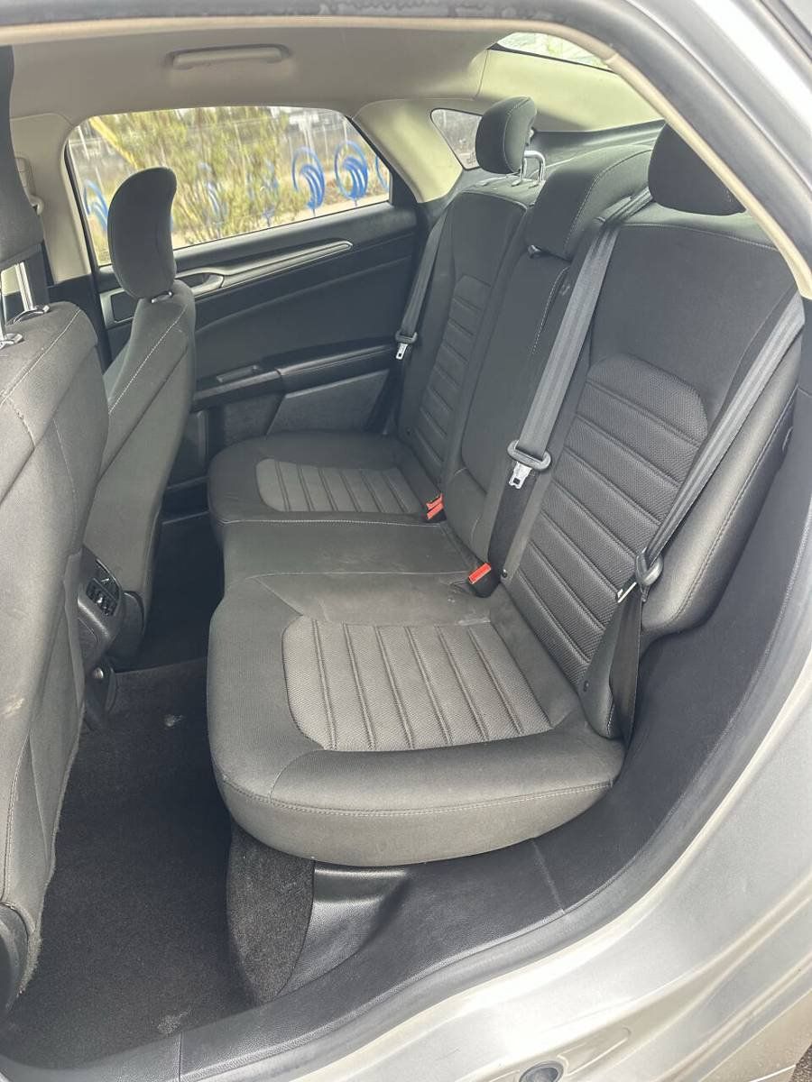 Used 2019 Ford Fusion SE FWD image 10