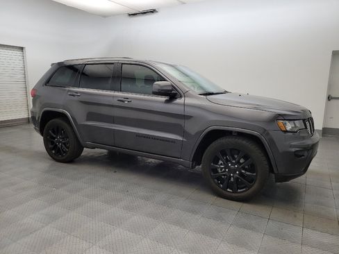 Used 2018 Jeep Grand Cherokee Altitude RWD image 11