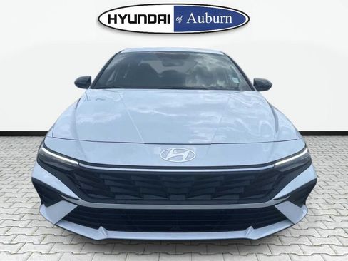 New 2025 Hyundai Elantra SEL FWD image 3