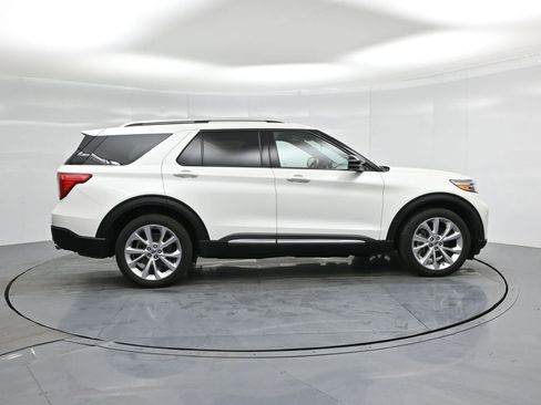 Certified 2022 Ford Explorer Platinum w/ Technology Package image 28