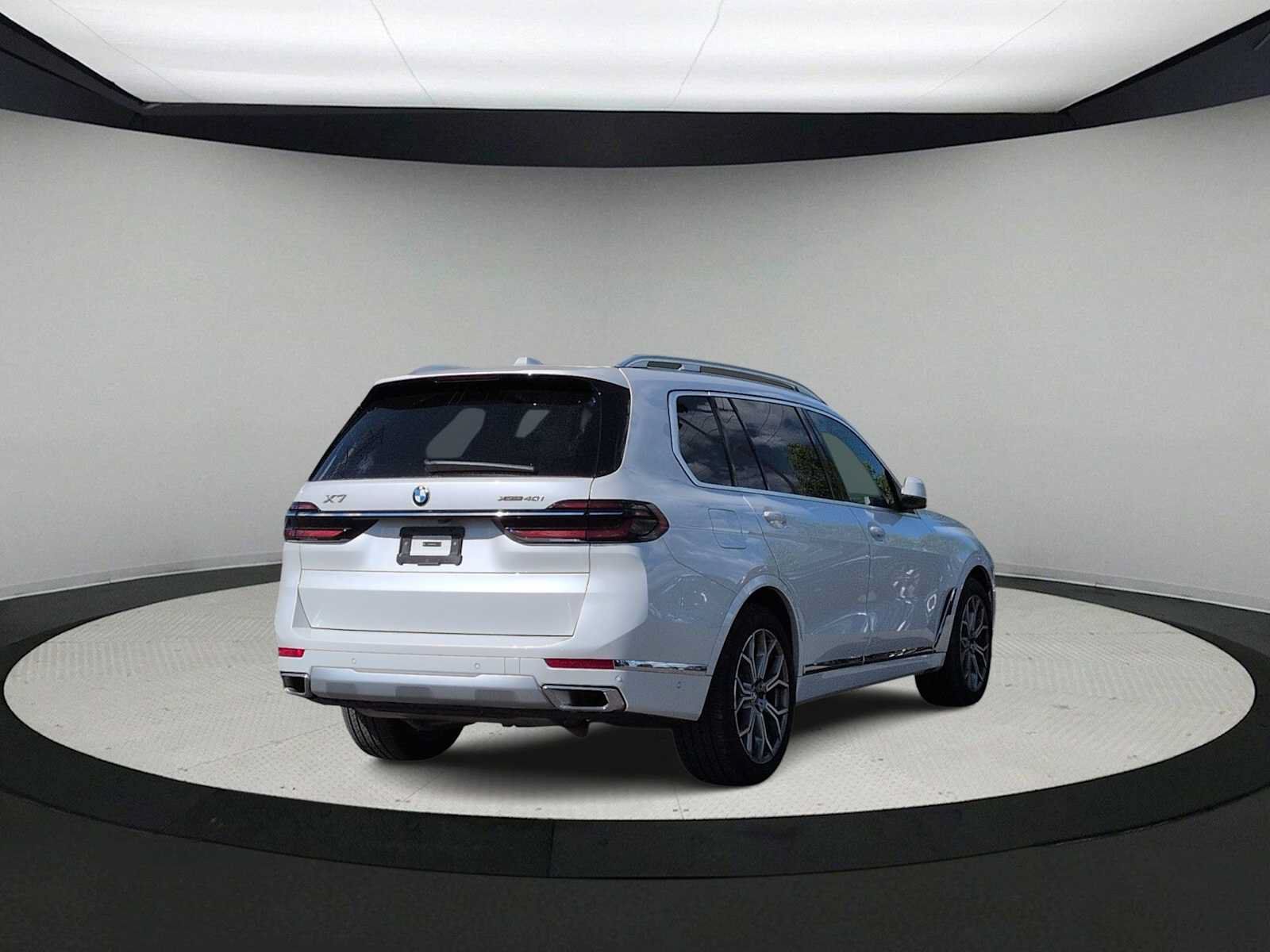 Used 2026 BMW X7 xDrive40i w/ Premium Package AWD/4WD image 8