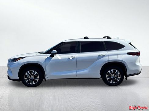 Certified 2025 Toyota Highlander XLE FWD image 4