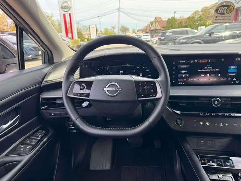 Certified 2025 Nissan Murano SV AWD/4WD image 13