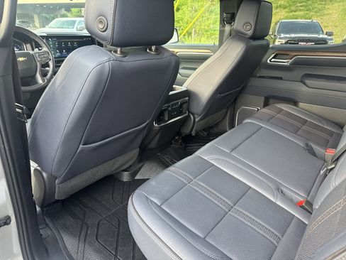 Used 2023 Chevrolet Silverado 1500 High Country w/ High Country Premium Package AWD/4WD image 14