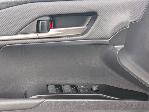 Used 2025 Toyota Camry SE image 13