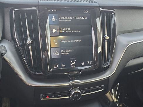 Used 2019 Volvo XC60 T5 Momentum w/ Multimedia Package image 10