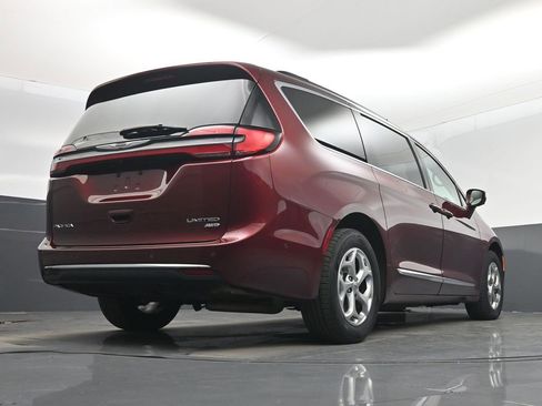 Used 2022 Chrysler Pacifica Limited image 56