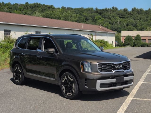 Used 2023 Kia Telluride S w/ S Sunroof Package AWD/4WD image 3