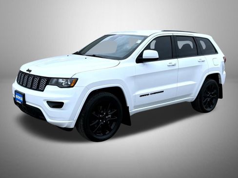 Used 2020 Jeep Grand Cherokee Altitude image 1