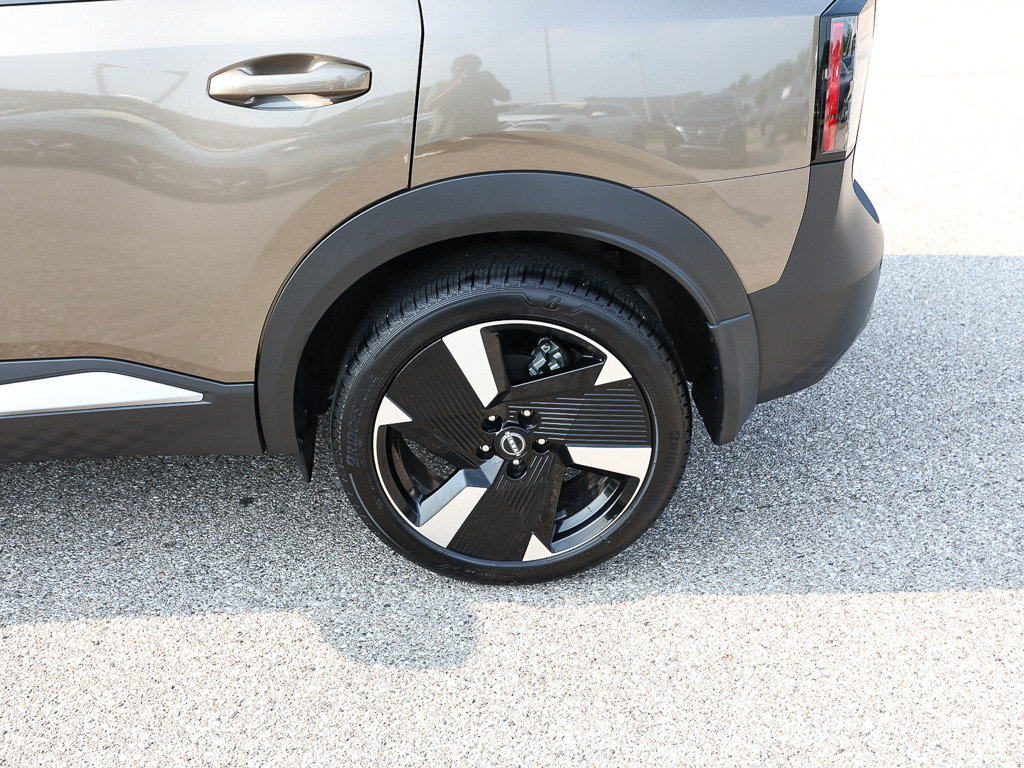 Used 2025 Nissan Kicks SR FWD image 4