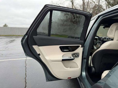Used 2025 Mercedes-Benz GLC 300 4MATIC image 21