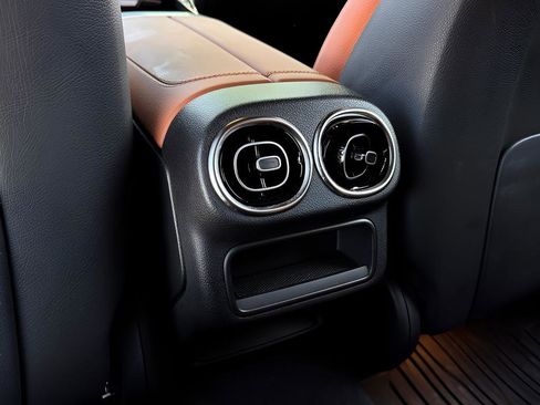 Used 2024 Mercedes-Benz GLC 300 image 24