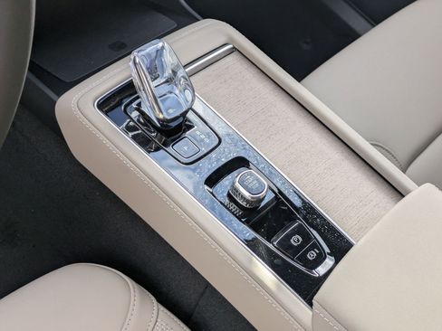 New 2026 Volvo XC90 B6 Plus w/ Protection Package Premier image 13