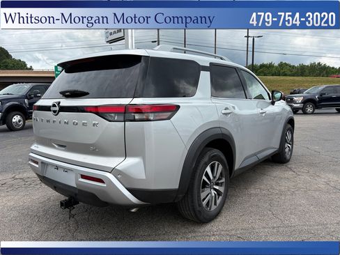 Used 2023 Nissan Pathfinder SL FWD image 5