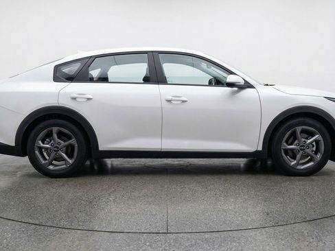 Used 2025 Kia K4 LXS image 11