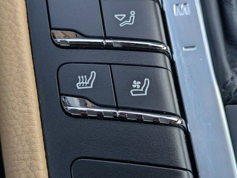 Used 2018 Porsche Macan image 16