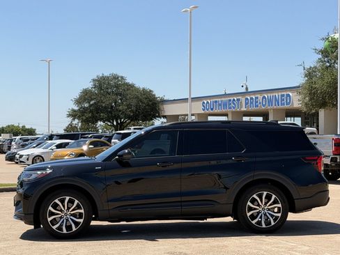 Certified 2025 Ford Explorer ST-Line RWD image 7
