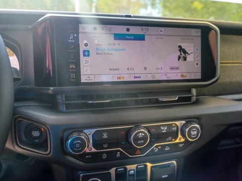 New 2026 Jeep Gladiator Willys AWD/4WD image 17
