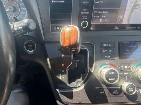 Used 2019 Toyota Sienna Limited Premium image 29