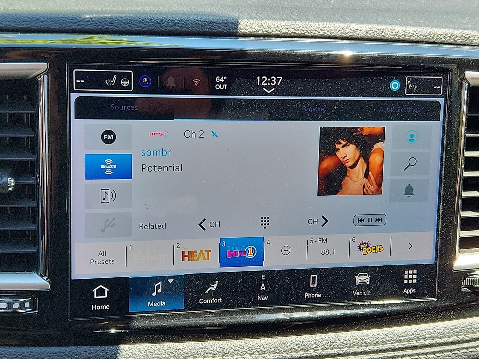 Used 2024 Chrysler Pacifica Limited FWD image 18