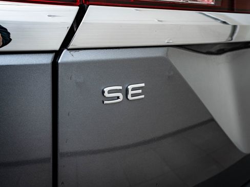 Used 2024 Volkswagen Atlas SE image 15